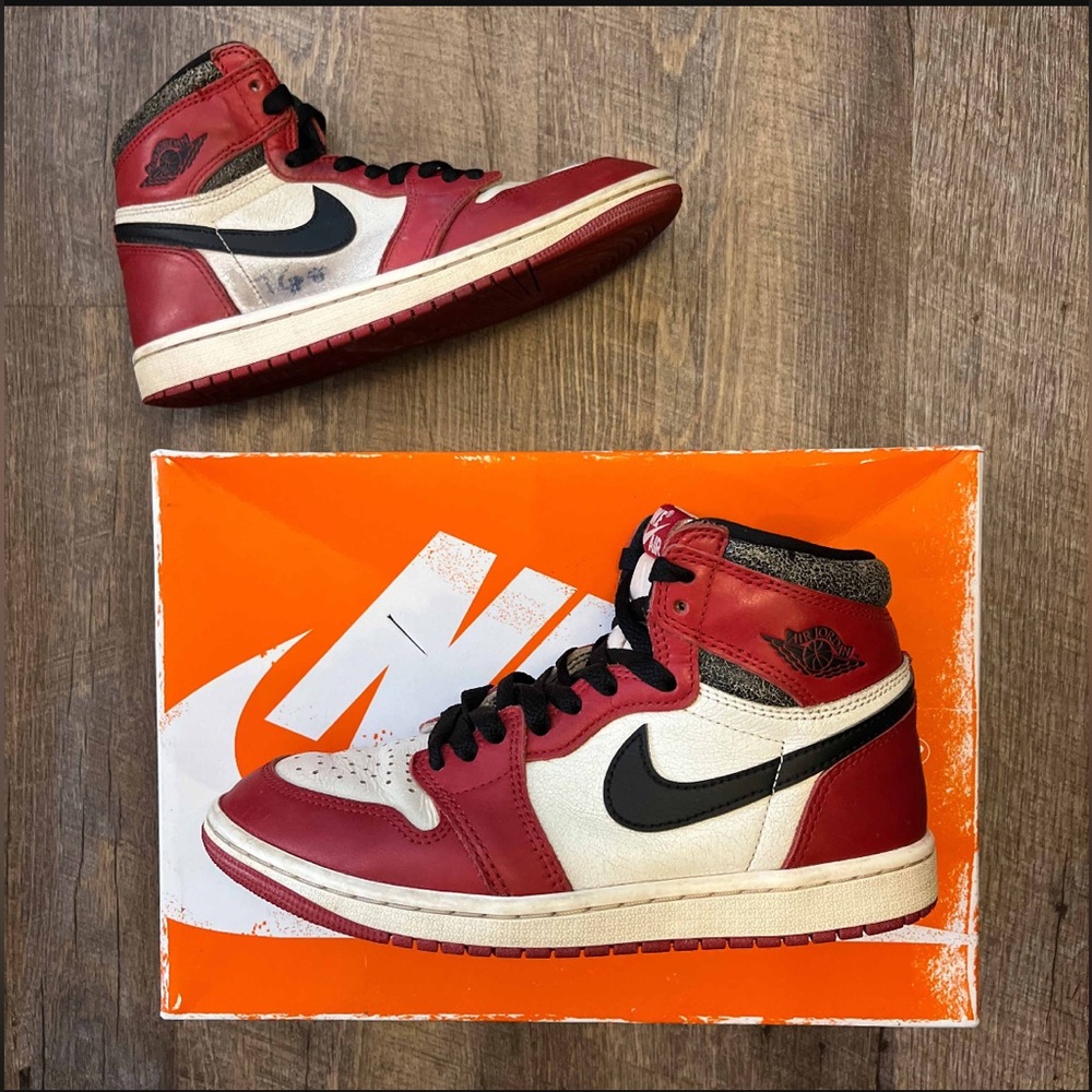 Air Jordan 1 Retro High OG Chicago Lost & Found Red White Black